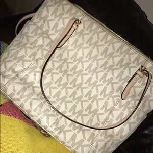 Micheal kors purse been in closet for while